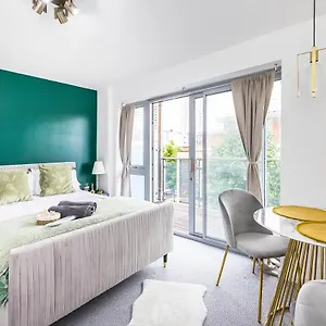  Apartment Bow Wharf